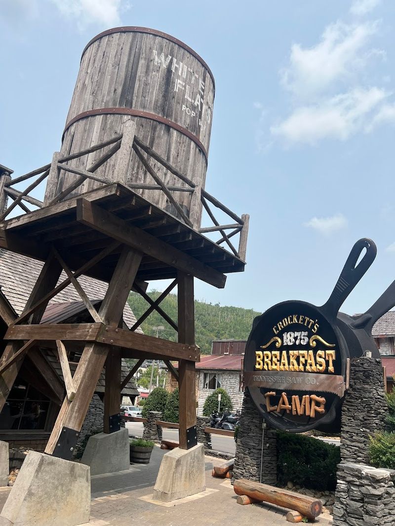 Why Visitors Drive From Across Tennessee To Eat Here