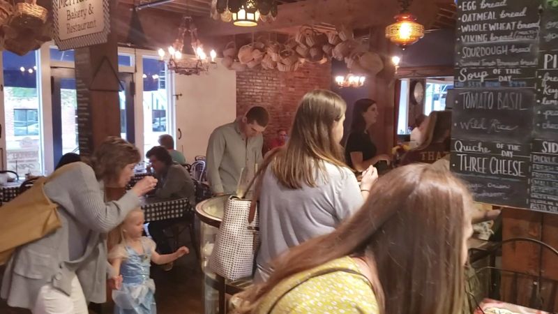 Ordering Style And Service Rhythm