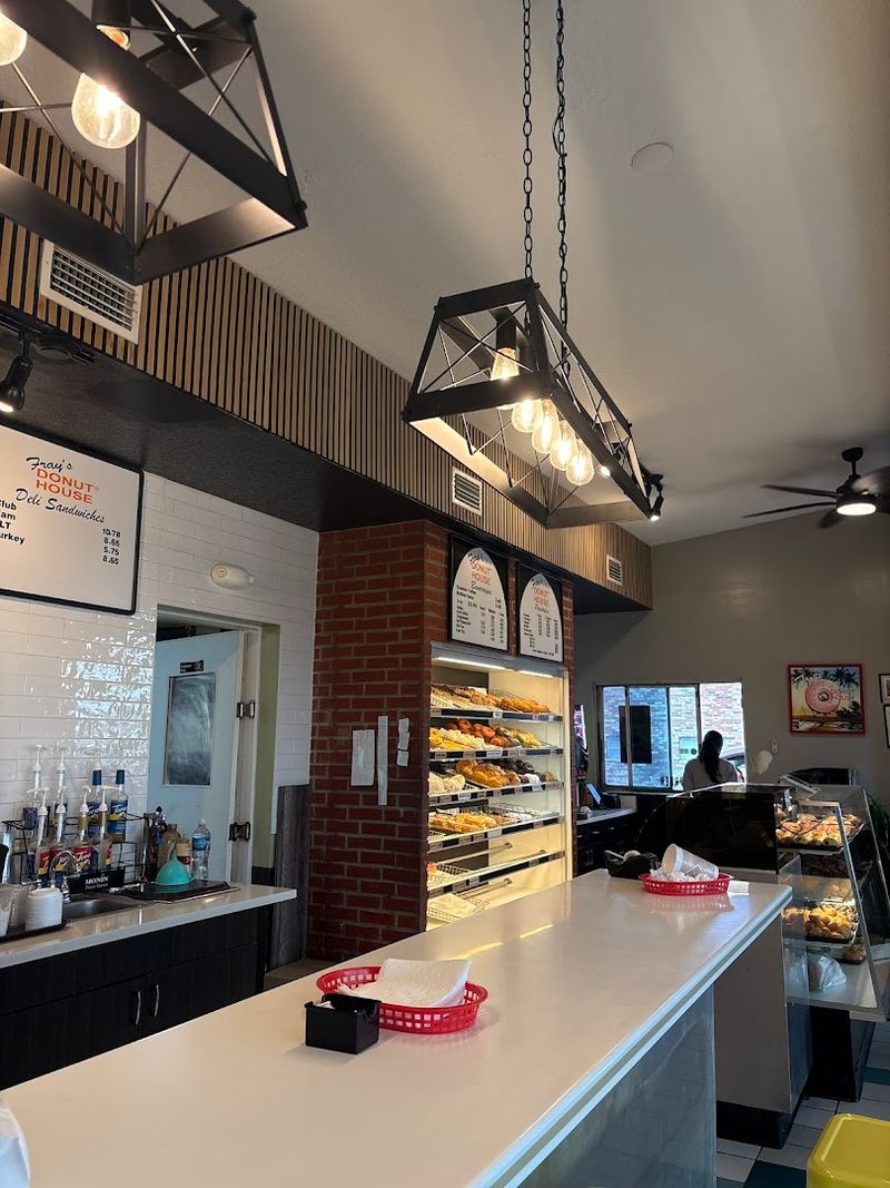 Crispy Outside, Soft Apple-Filled Inside: Fray's Fritters