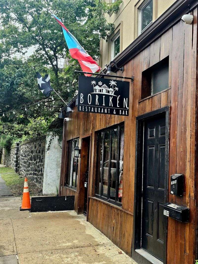Borinquen Restaurant & Pizzeria
