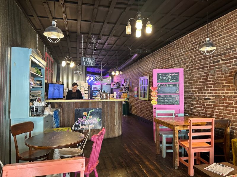 Juicy's Wellness Cafe (McMinnville)