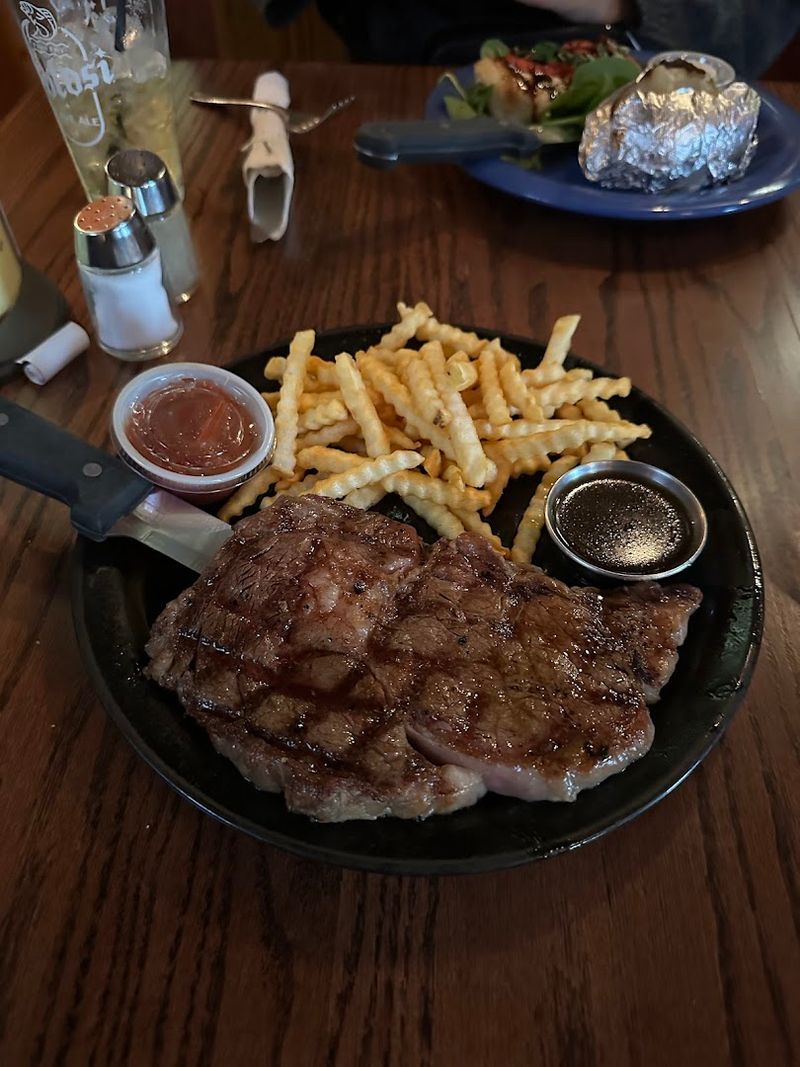 The Old-School Supper Club Experience Locals Appreciate