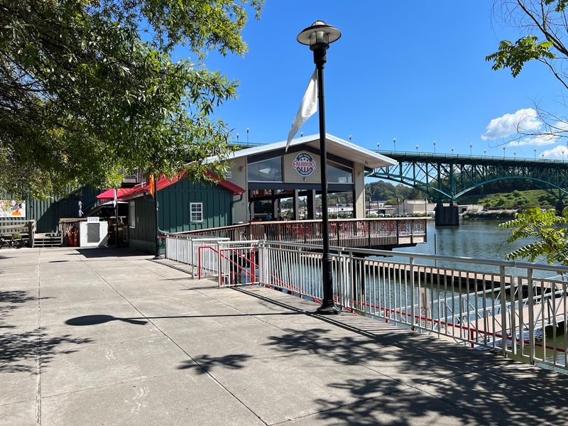 Calhoun's On The River