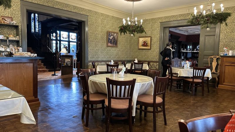 Hidden Oak Cafe At Bayard Cutting Arboretum (Great River - Long Island)