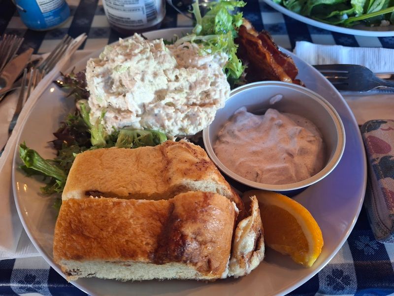 Salads And Light Fare That Hold Their Own