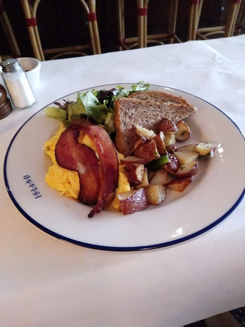 Brunch On Madison Avenue With Popovers, Bacon, And Zero Regrets