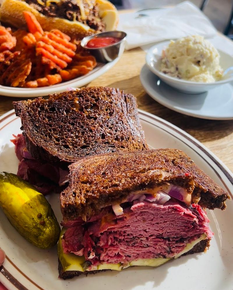 The Reuben Sandwich That Keeps Locals Coming Back