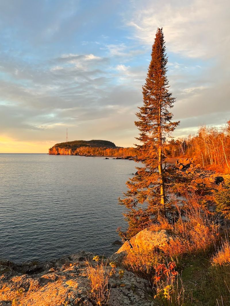 Palisade Head's Famous Overlook
