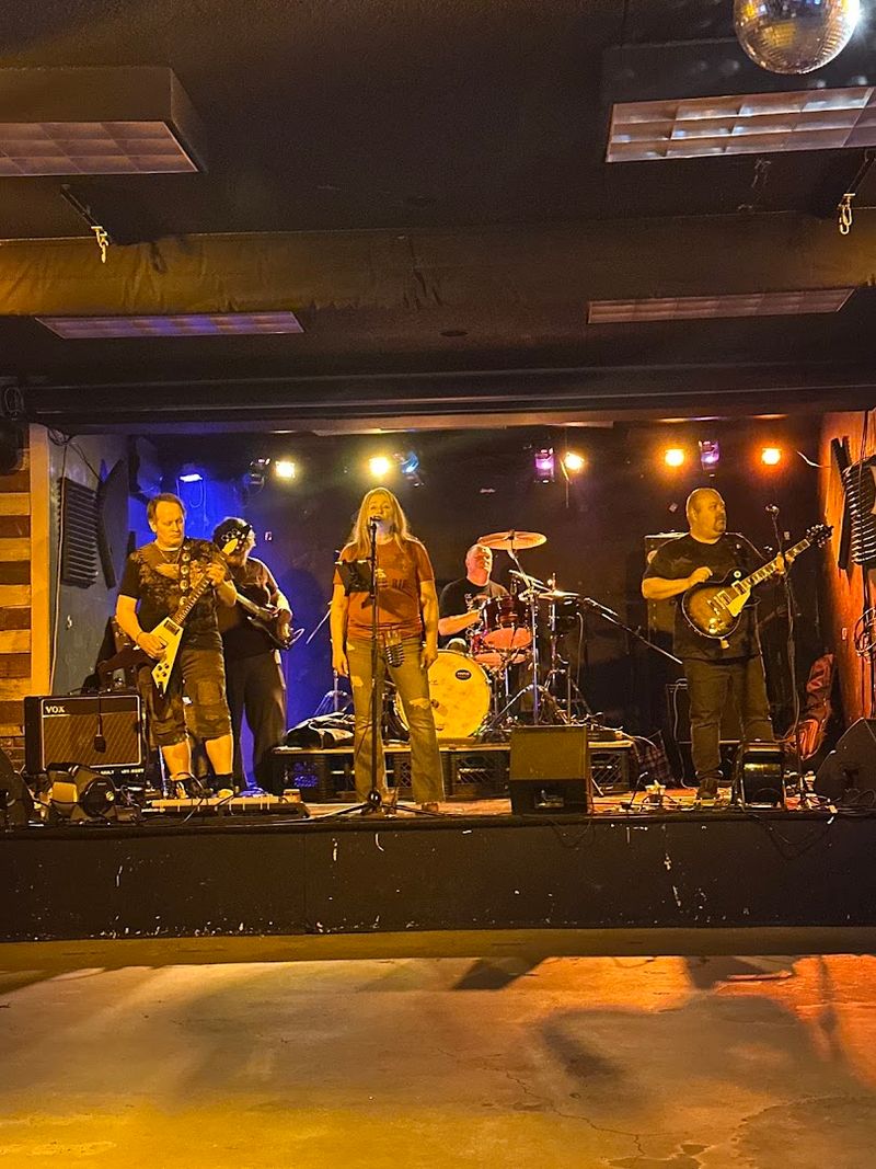 Weekend Visits Bring Extra Energy And A Social Buzz