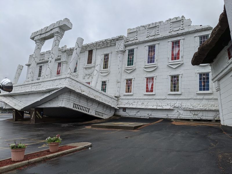 An Optical Illusion Building That Looks Like It Defies Gravity