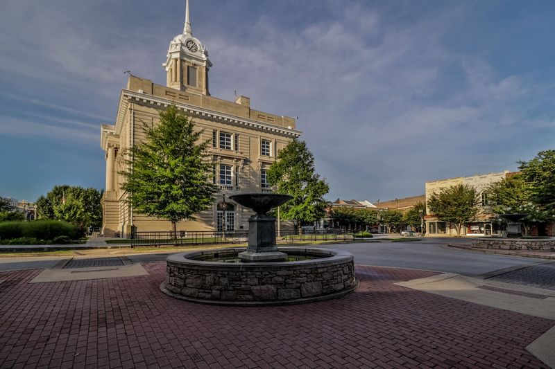 The Historic Downtown Square That Rewards Every Step