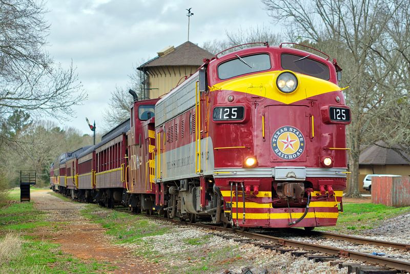 Why The Texas State Railroad Is A Spring Must-See