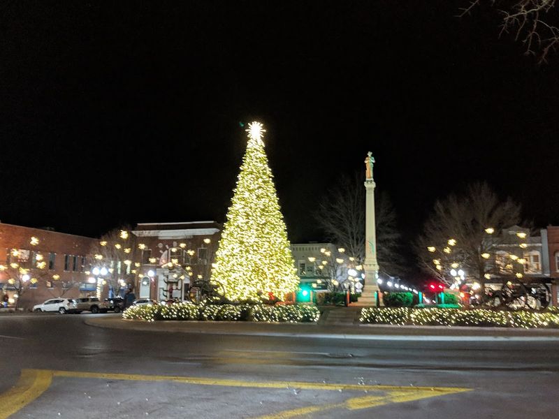 Seasonal Beauty And The Holiday Spirit In Franklin
