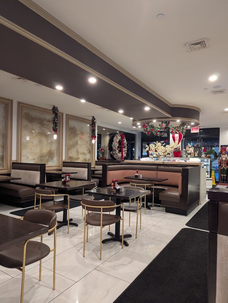 The Kind Of Diner That Makes You Forget You Are In New York City