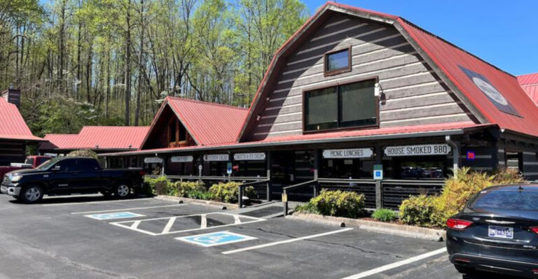 The Best Breakfast In Tennessee Waits Miles From Any City, But It’s So Worth The Effort