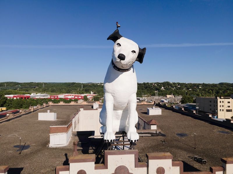 World's Largest Nipper Statue