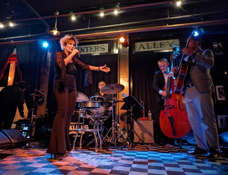 Live Jazz Music That Fills Every Corner Of The Room