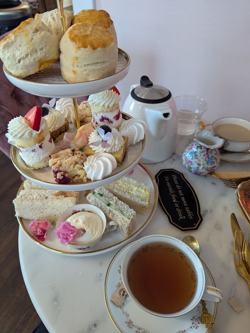 Afternoon Tea Service Done With Real Elegance