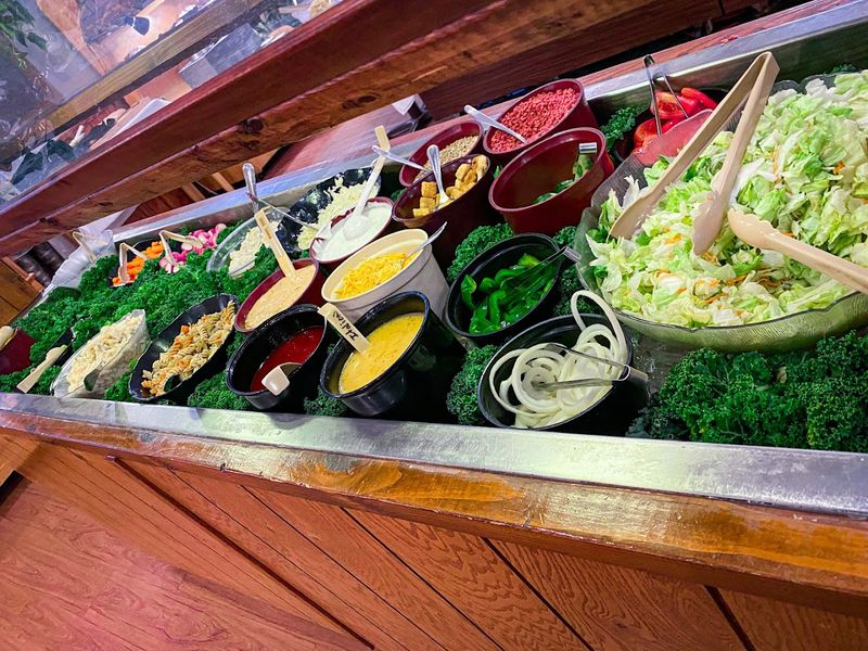 A Salad Bar Tradition That Still Feels Like Part Of The Experience