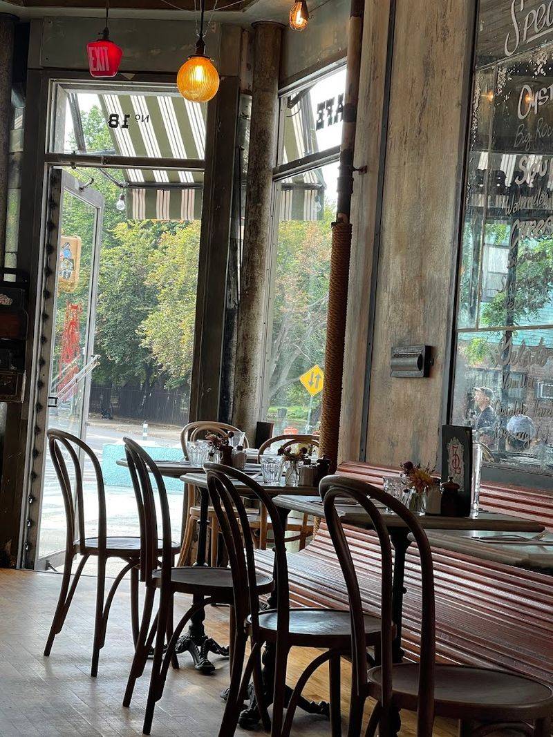 A Coffee And Brunch Scene That Feels Effortlessly Dialed In