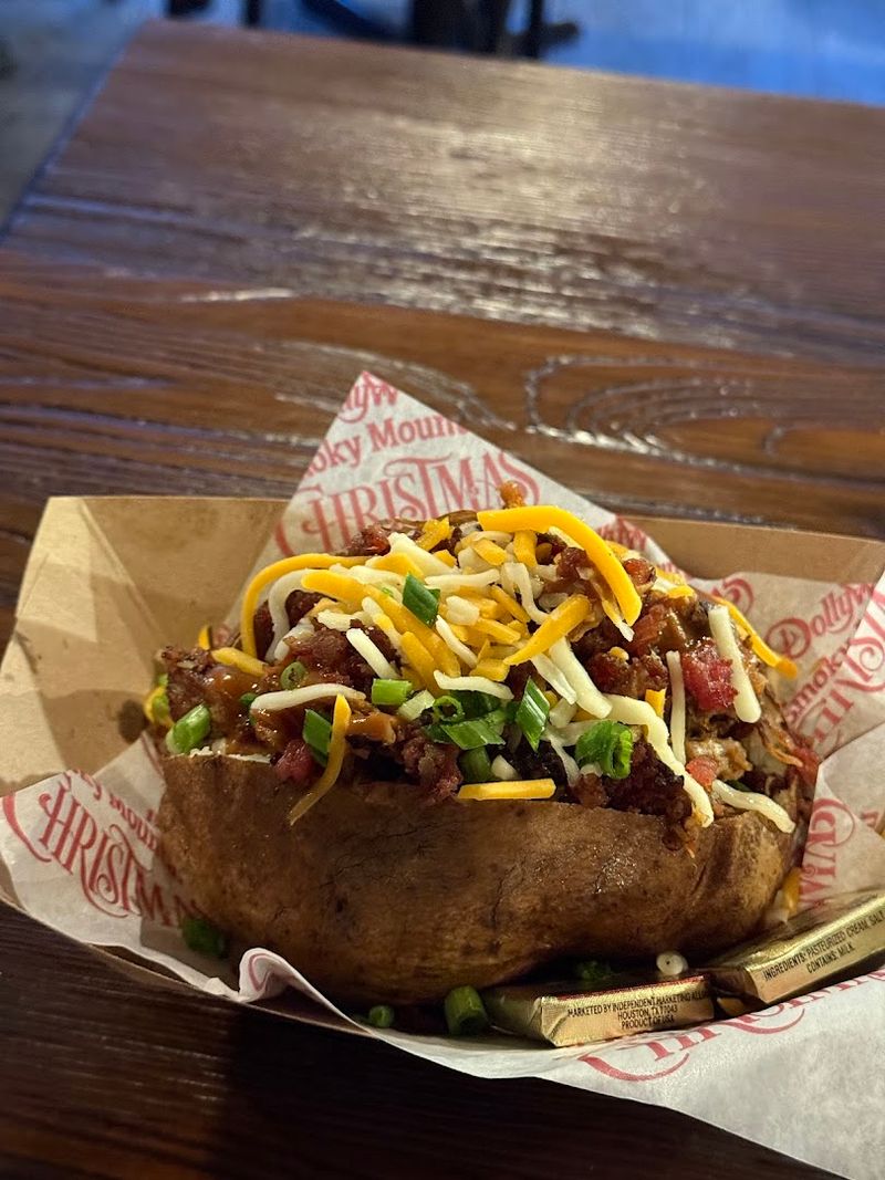 Pulled Pork And BBQ That Earns The Smell Outside