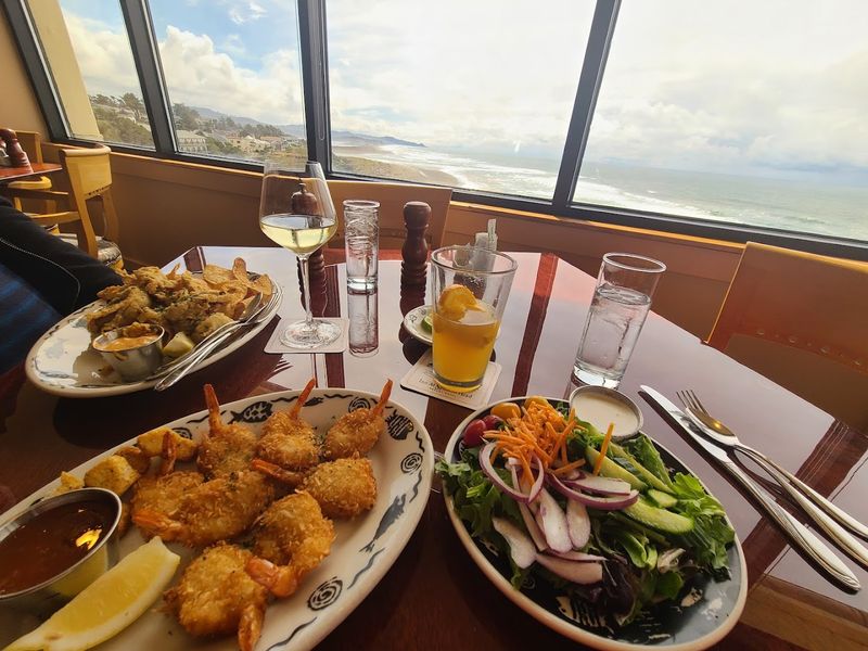 Fathoms Restaurant & Bar (Lincoln City)