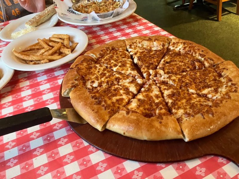Visitors Share Why This Pizza Hut Still Matters