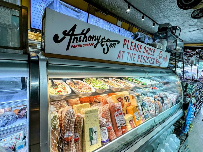 A Sandwich Shop That Earns Every Bit Of Its Reputation