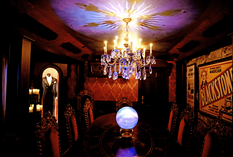 Close-Up Magic Performed Right At The Table