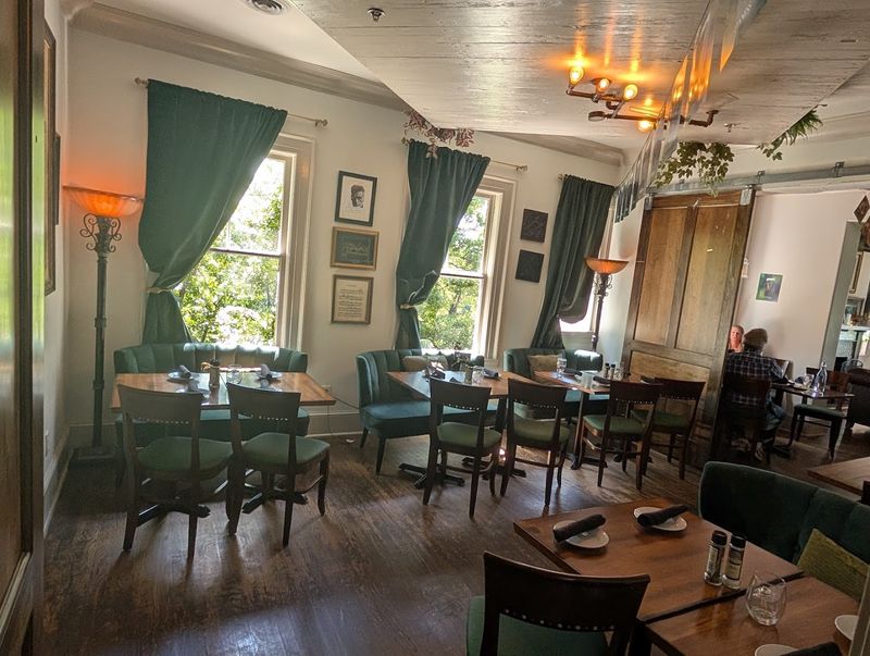 Finn's Irish Restaurant & Tavern