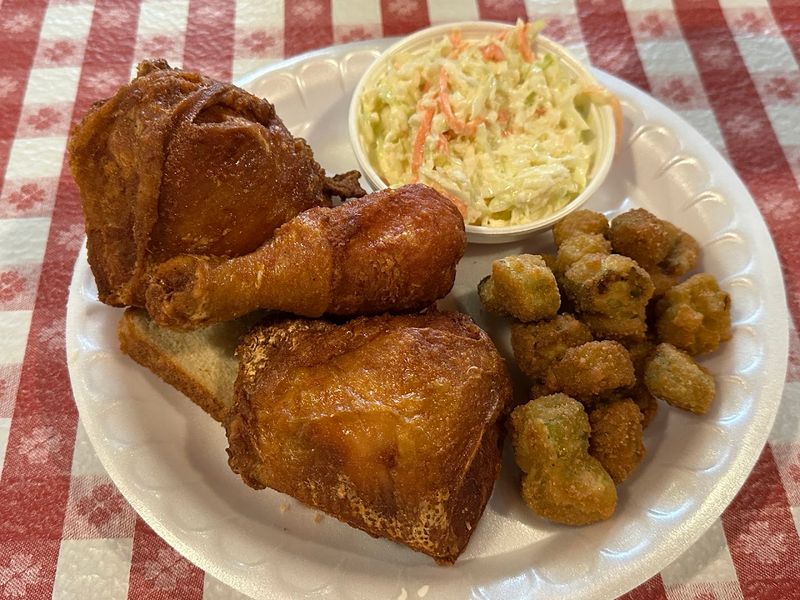 Why Georgia Locals Say This Is The Best Fried Chicken Around