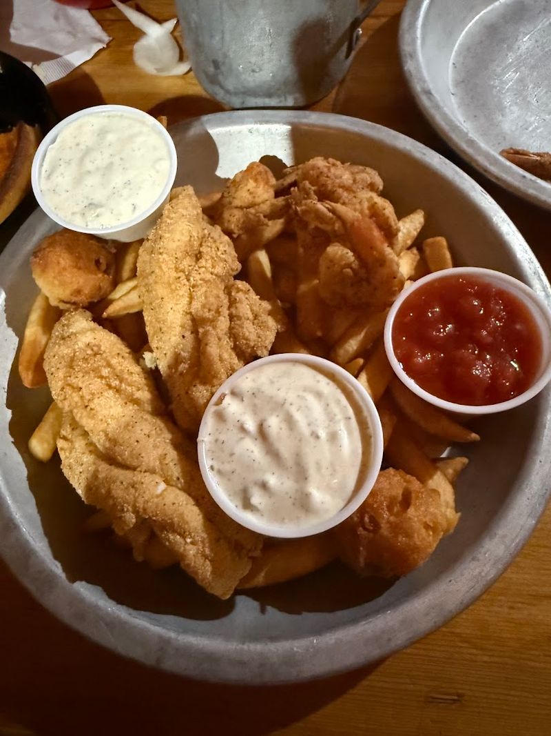 The Fried Catfish That Keeps People Coming Back