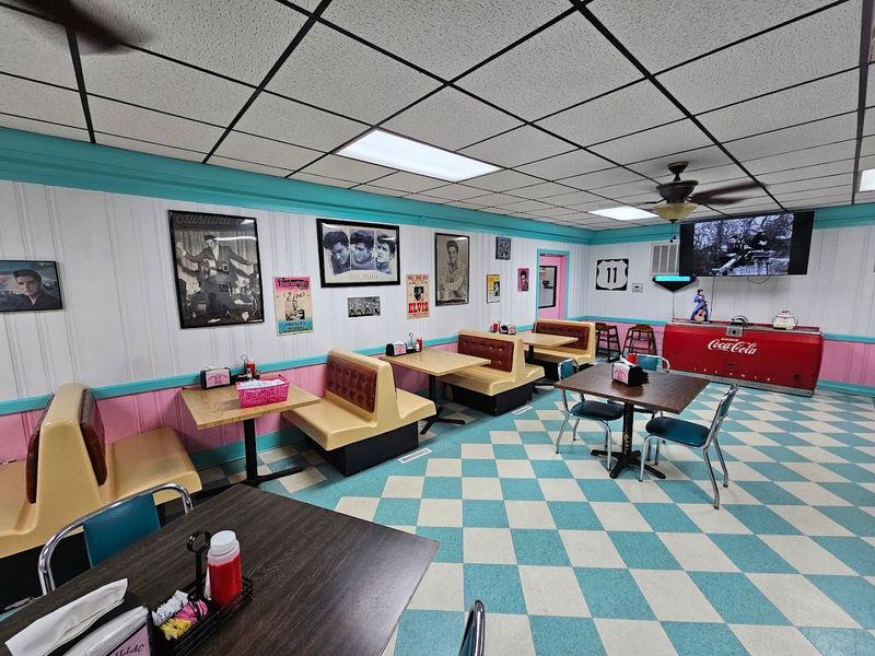 A Taste Of The '50s At Pink Cadillac Diner
