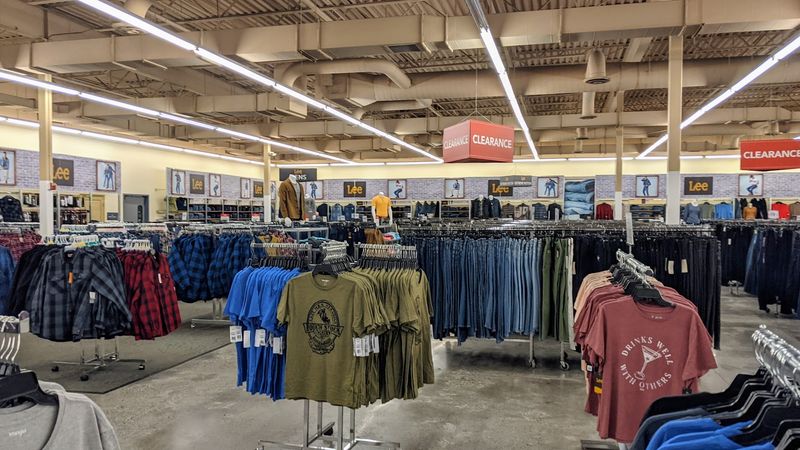 The Wrangler Outlet That Keeps Locals Coming Back