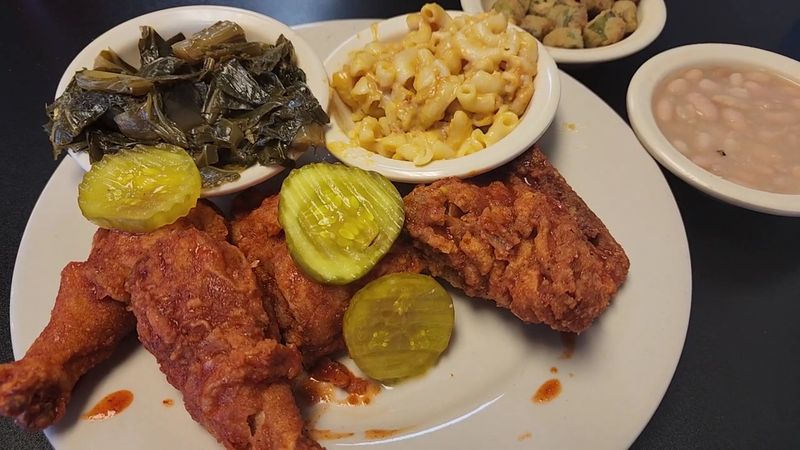 The Knoxville Hot Chicken That Keeps People Coming Back