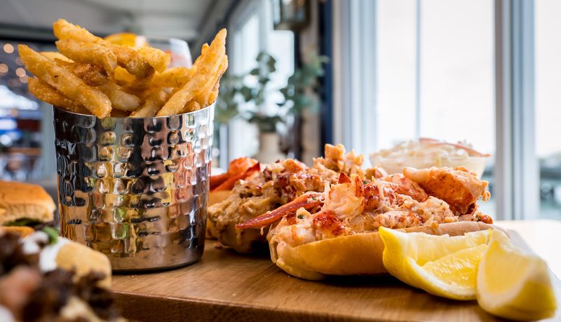 The Connecticut Lobster Roll That Rewrites Your Expectations