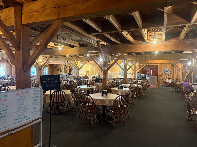 A Legendary Destination For Amish‑Inspired Buffet Lovers