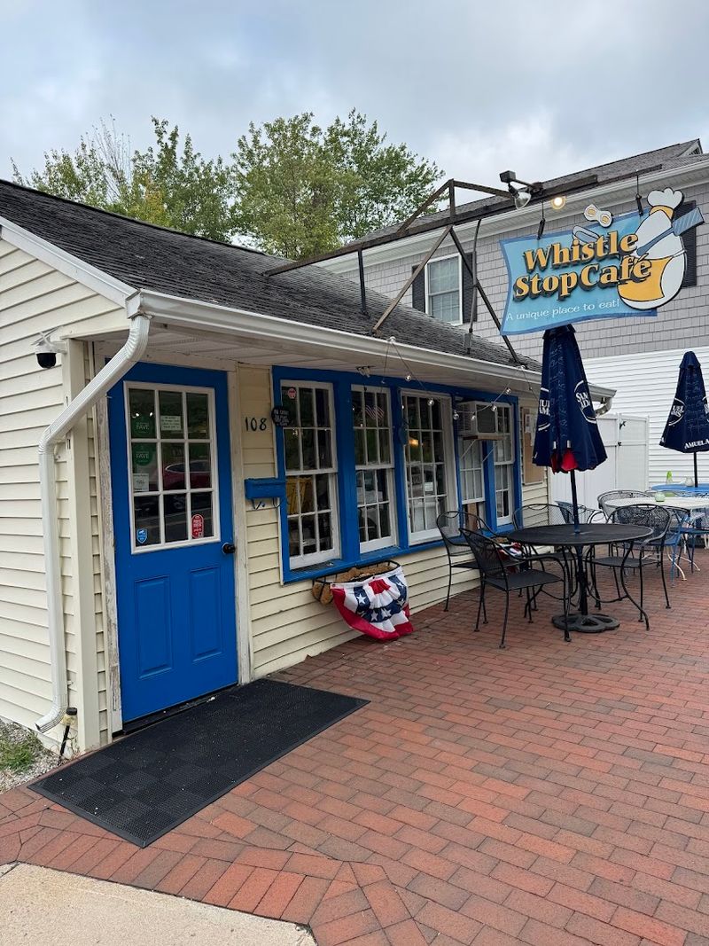 This Deep River Cafe Has Become A Local Favourite Over The Years