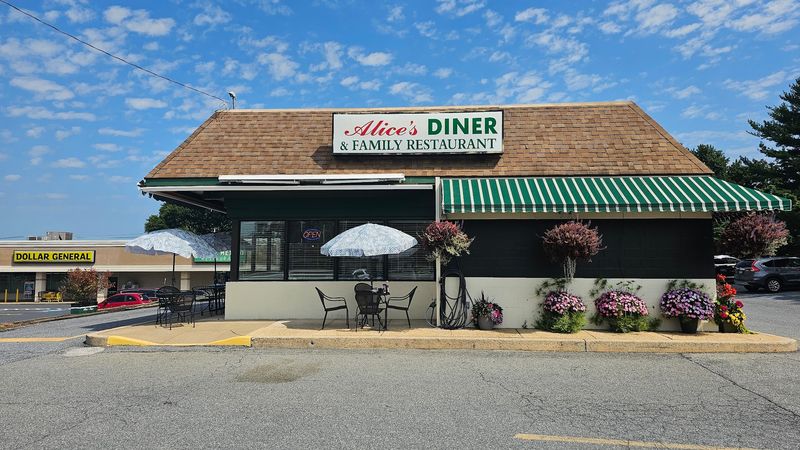 Why Alice's Diner Is A Breakfast Favorite In Lancaster