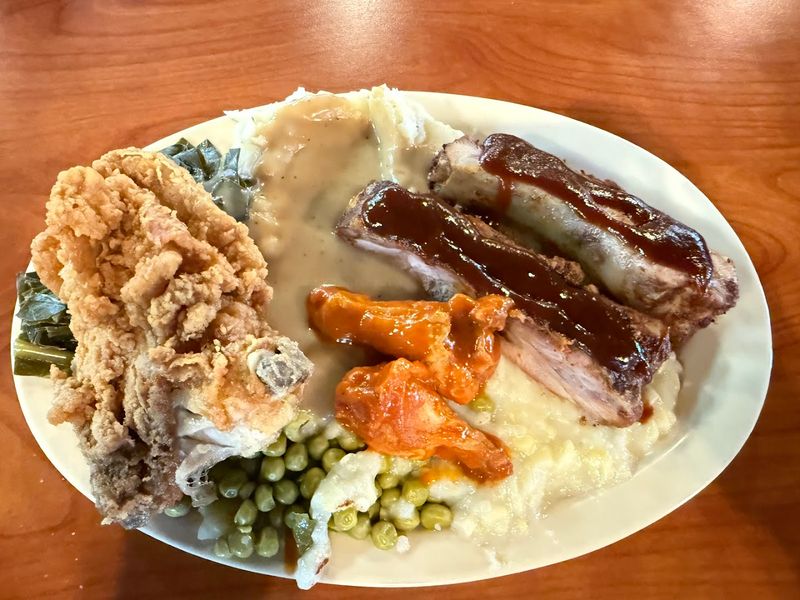 A Coastal Georgia Buffet With A Loyal Following