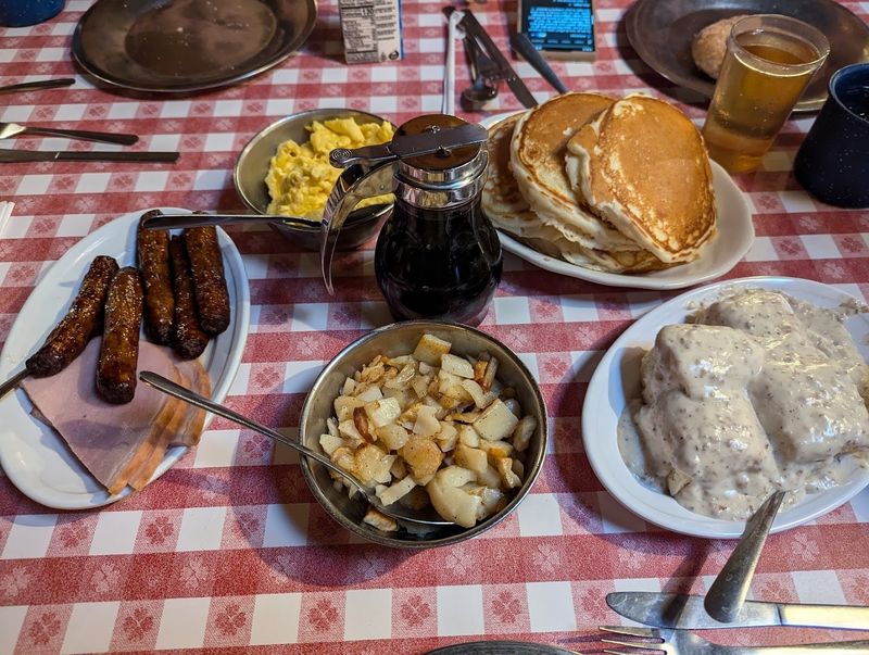 The Lumberjack-Style Breakfast That Just Keeps Coming