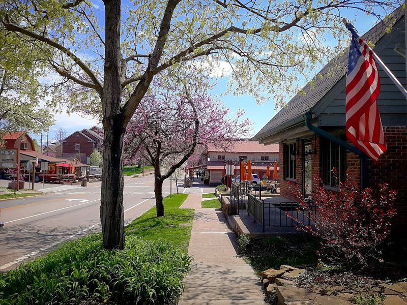 The Small Town That Became One Of Indiana's Most Popular Getaways