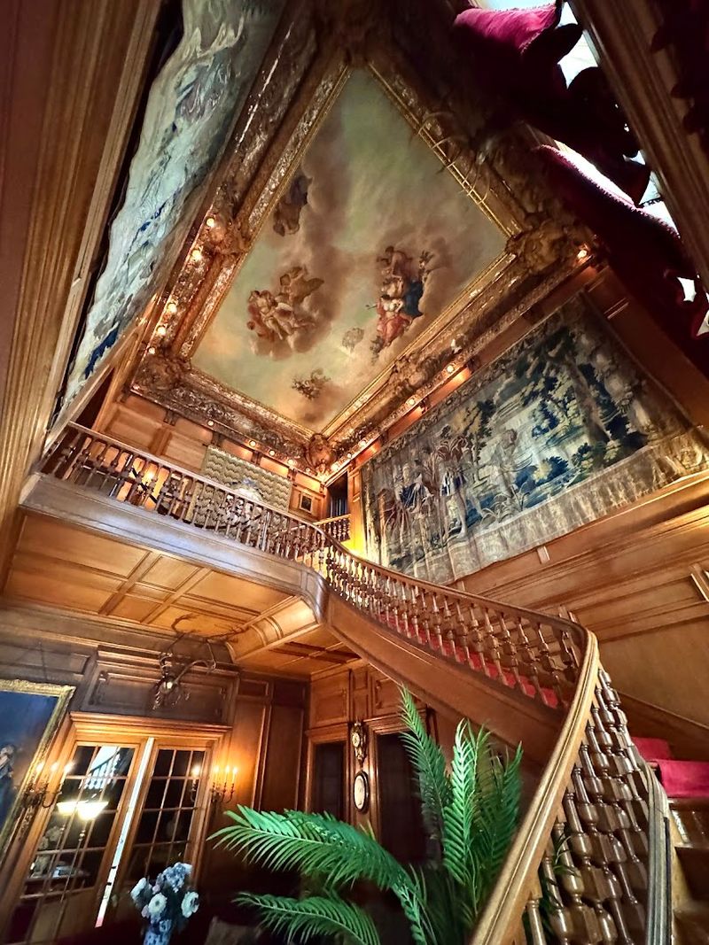 A Mansion So Dramatic Even The Rooms Have Opinions