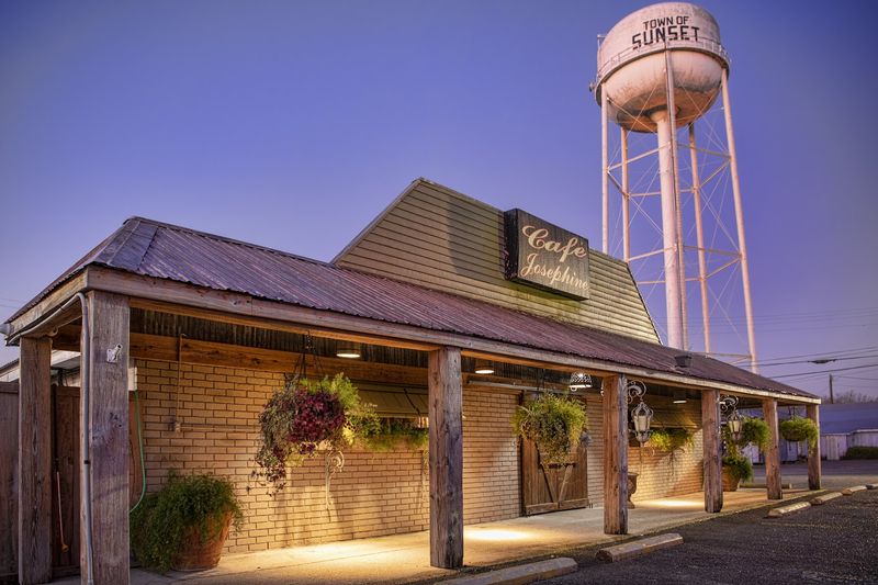 A Charming Cajun Restaurant Inside A Historic Louisiana Home