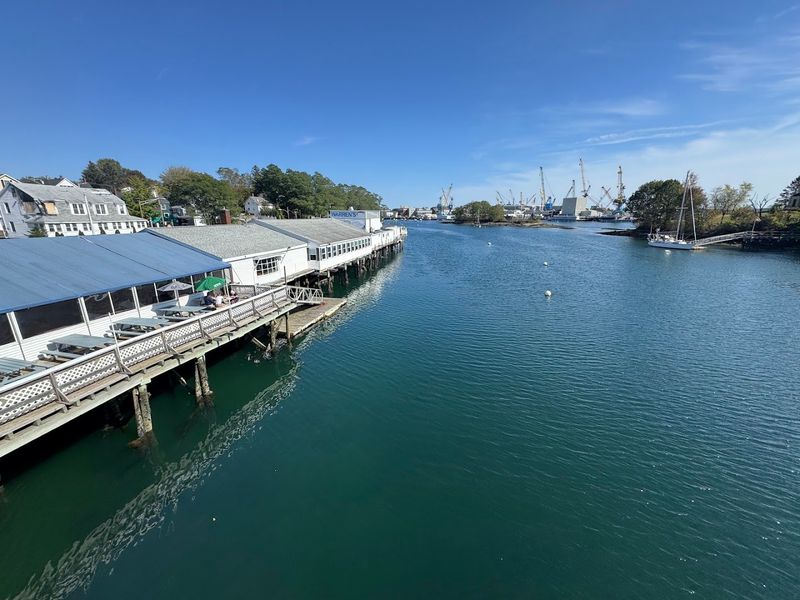 A Long-Standing Seafood Restaurant On The Piscataqua River
