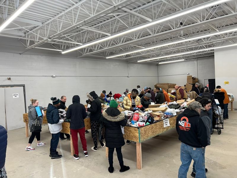 How Amazon Return Stores Turn Into Treasure Hunt Shopping