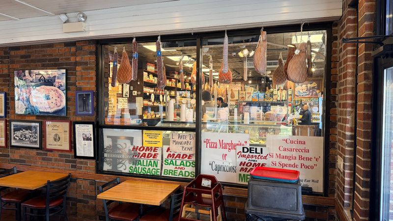 A Neighborhood Favourite Just Outside Downtown Chicago