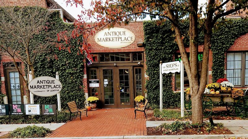 Seasonal And Holiday‑Themed Vintage Collections