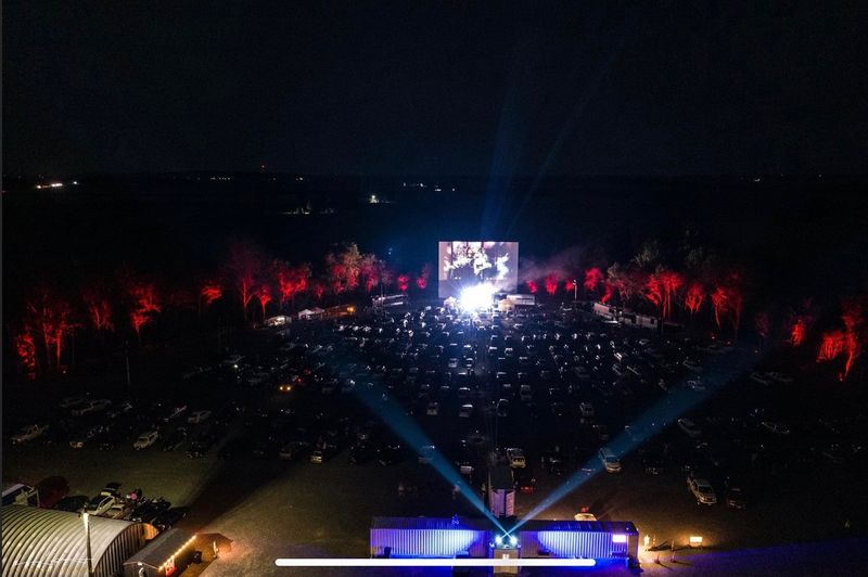 A Giant Outdoor Screen That Brings Back Vintage Cinema Nights