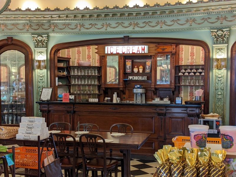 A Buffalo Landmark That Draws Visitors From Across The Border